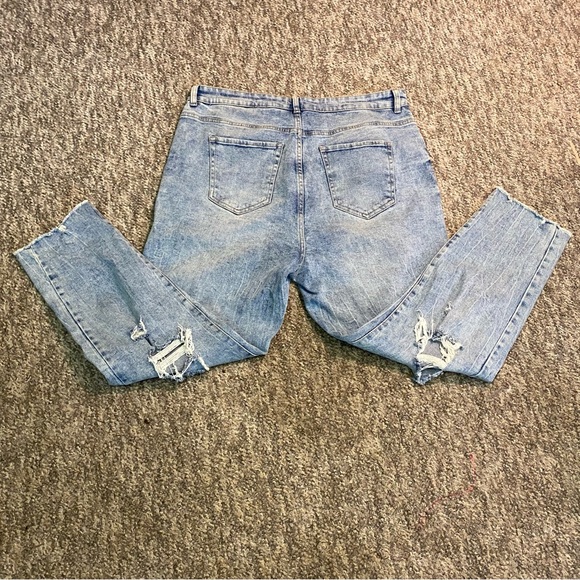 Ripped Jeans - Picture 7 of 7